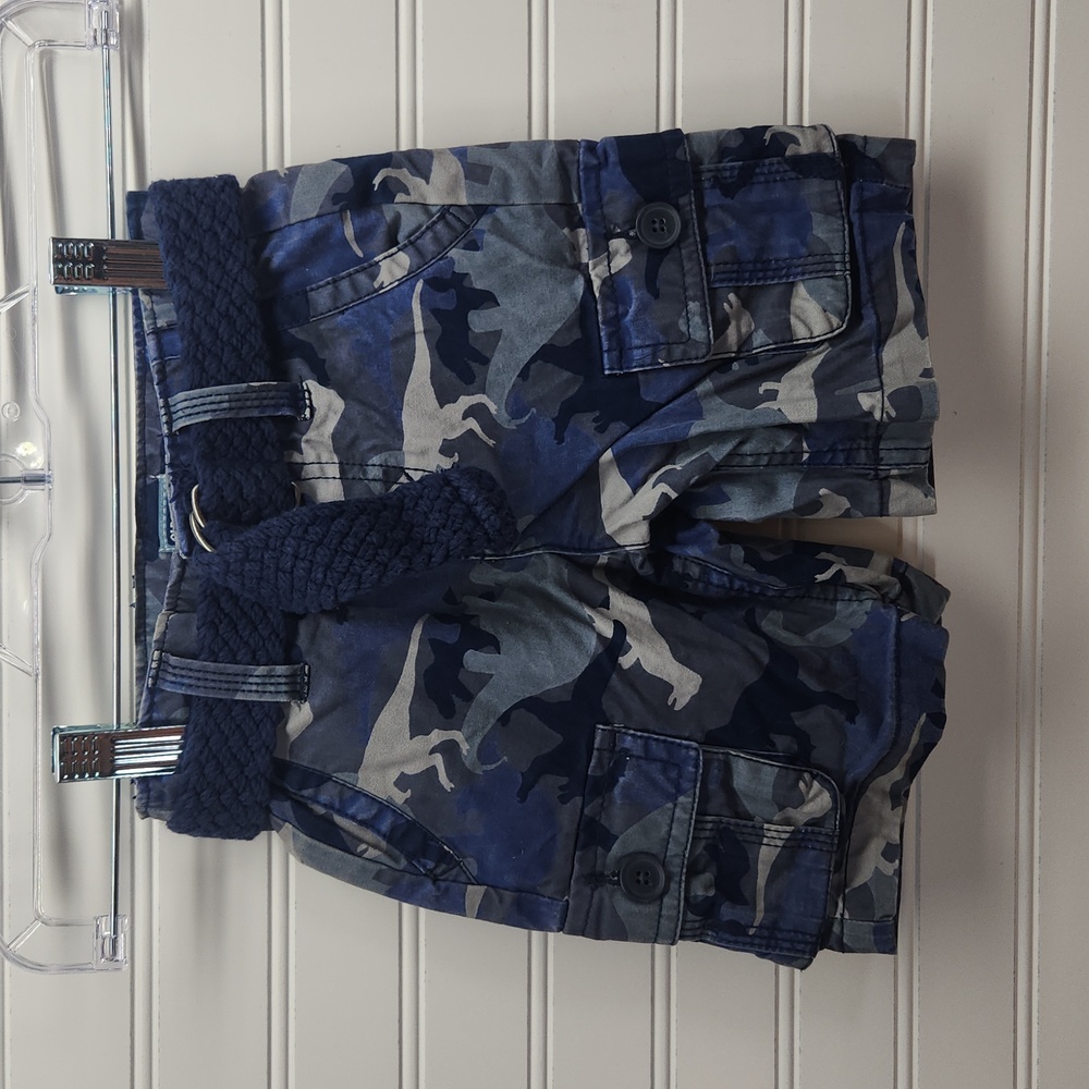 Old Navy Dinosaur Camo Cargo Shorts 2T with belt
